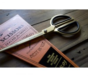 Tijeras 20cms Dorada