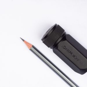 Sacapuntas Blackwing Metal Negro