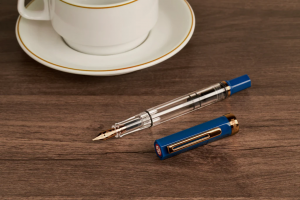 ECO Azul Índigo y Bronce TWSBI Pluma