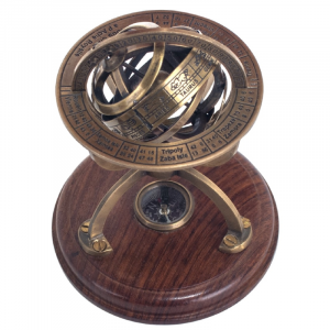 Esfera armillar con brújula